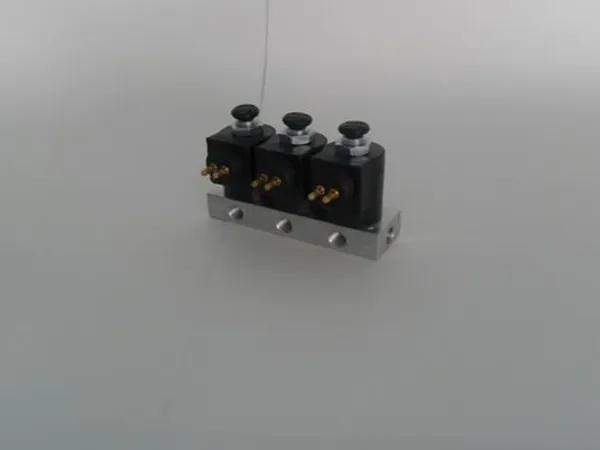 Üçlü Elektrikli Bobin — Elektrikli Düğmeler, Havalı Elektrikli Düğmeler